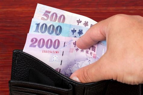 紫色2000元|過年才有？他嘆「2000元超少見」運鈔員曝1行業愛用